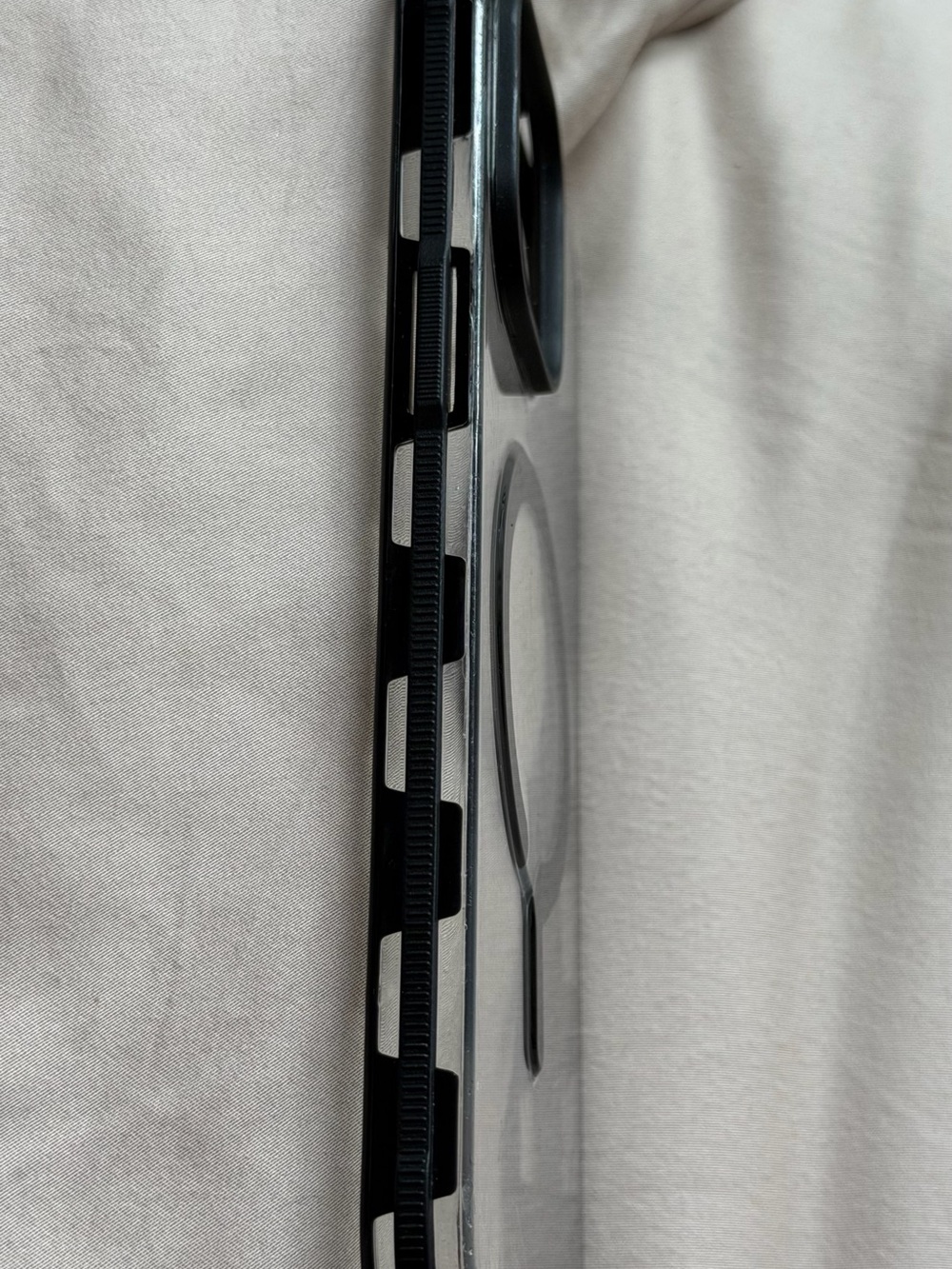 Dbrand Ghost case 2.0 - Picture 4 of 4